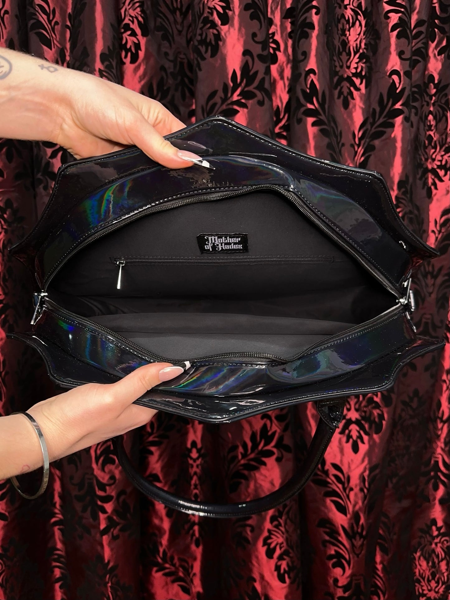 BLACK WIDOW - Mother Of Hades Shoulder Bag (black)