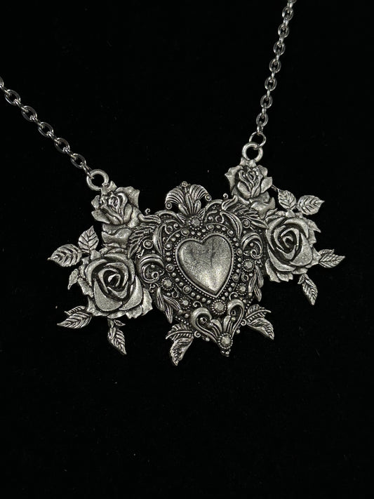 QUEEN OF HEARTS - Mother of Hades Cast Necklace