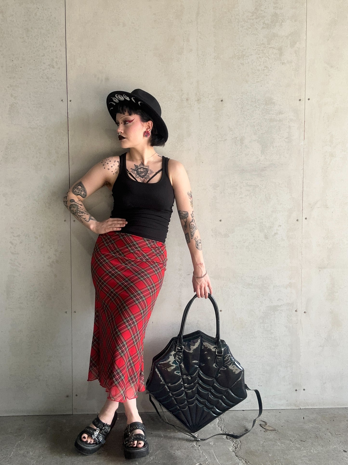 BLACK WIDOW - Mother Of Hades Shoulder Bag (black)