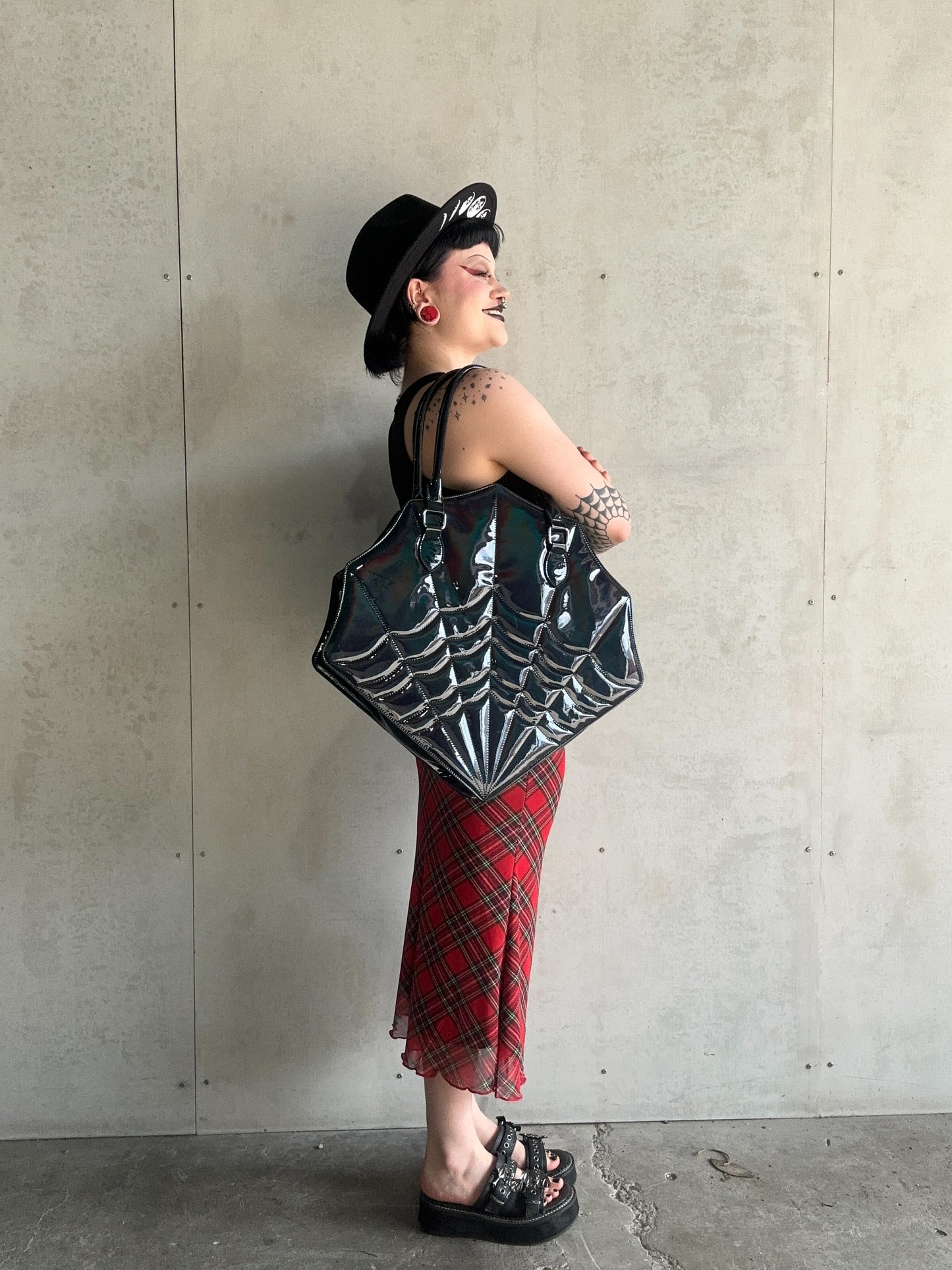 BLACK WIDOW - Mother Of Hades Shoulder Bag (black)