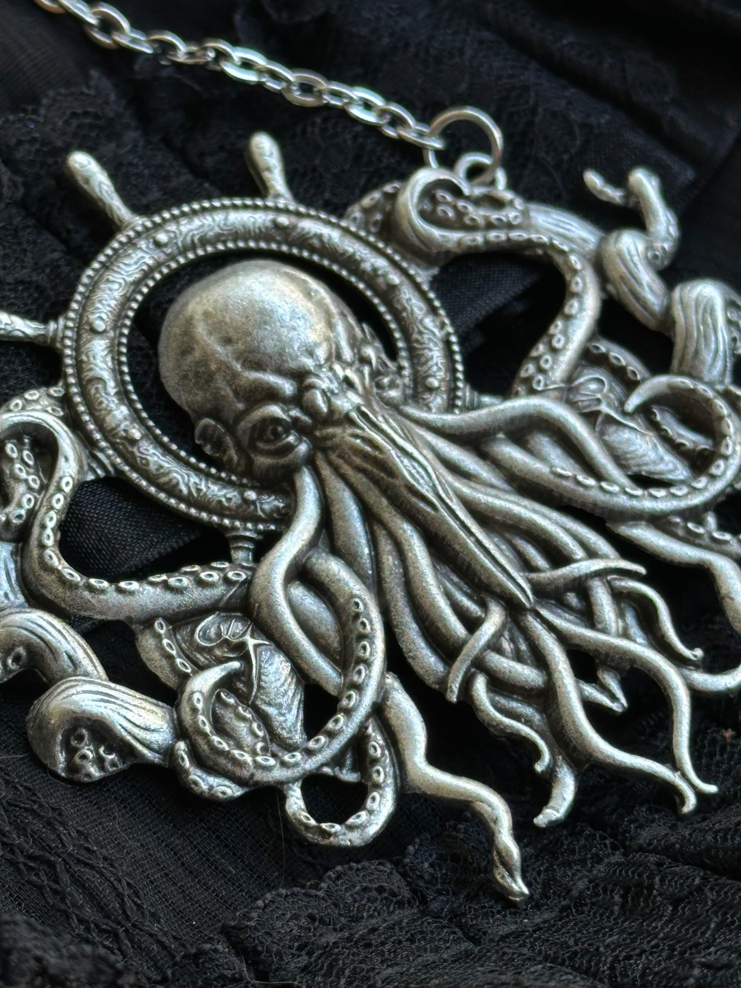 WHAT'S KRAKEN - Mother of Hades cthutlhu Necklace