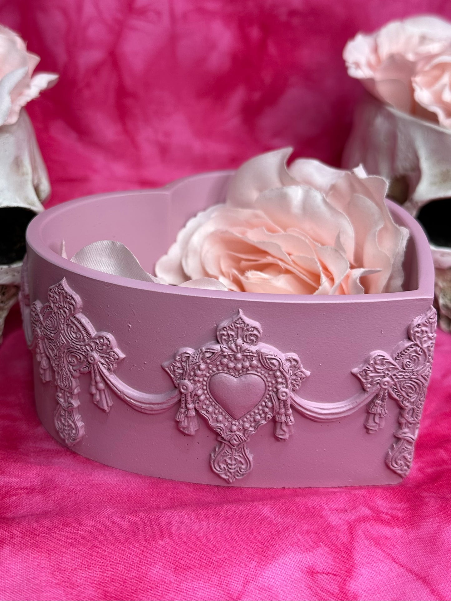 VANITY ROSA ROUGE - Heart Shaped Mirror and Heart Shaped Box