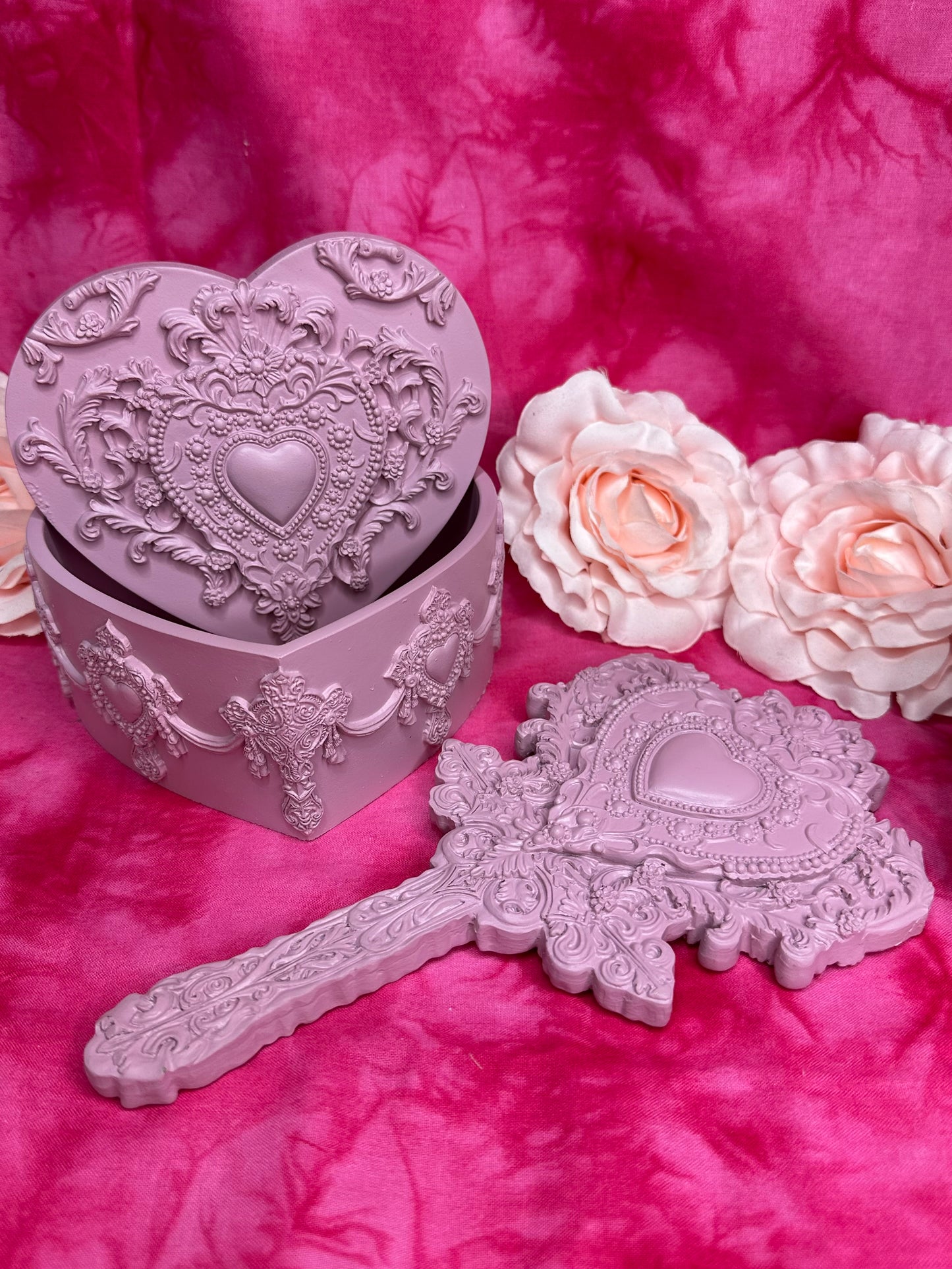 VANITY ROSA ROUGE - Heart Shaped Mirror and Heart Shaped Box