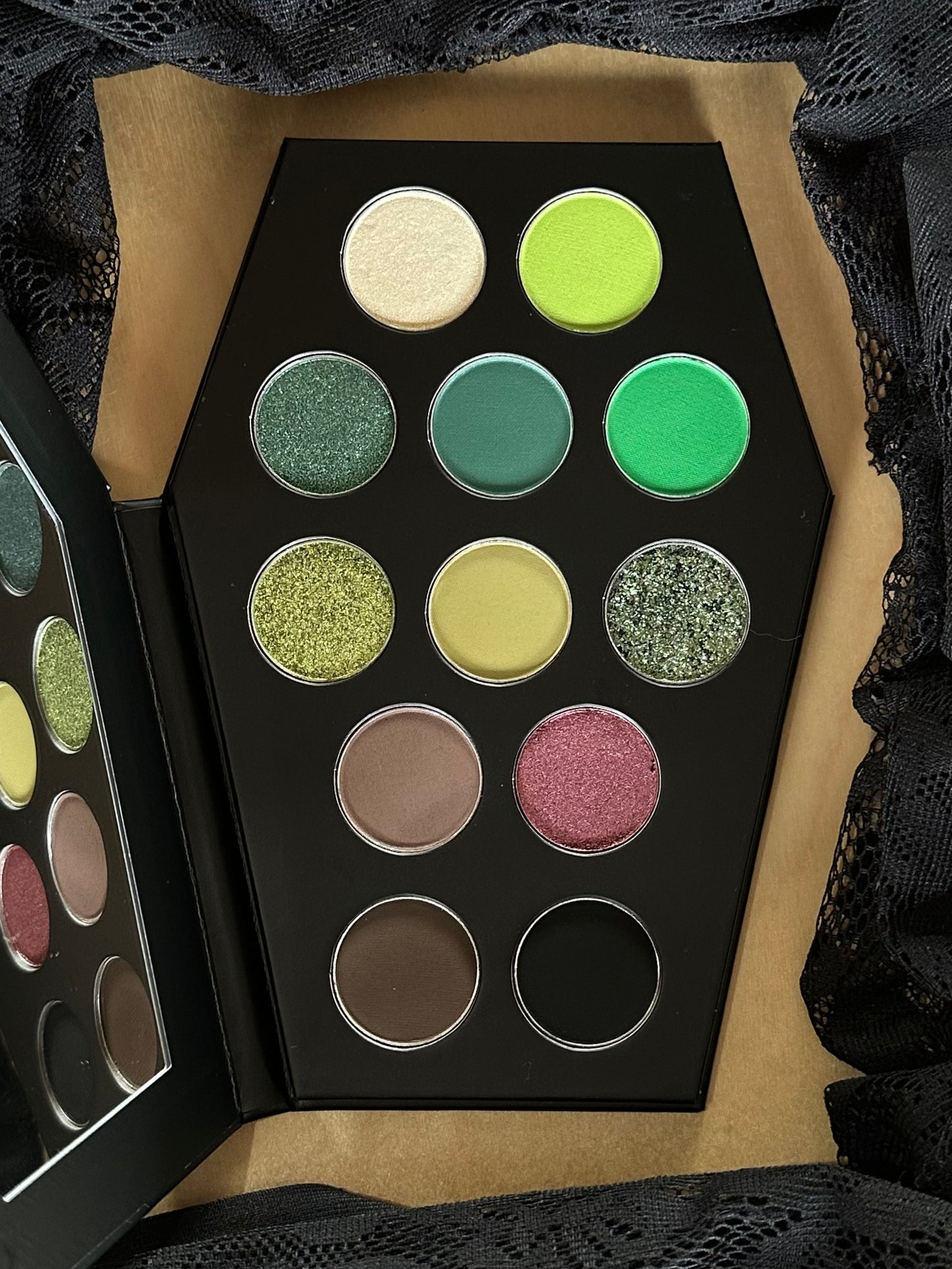 TOGETHER FOREVER- Momento Mori Coffin eyeshadow palette