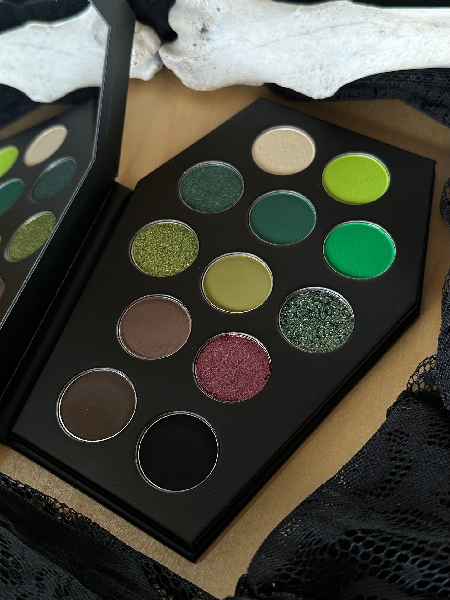 TOGETHER FOREVER- Momento Mori Coffin eyeshadow palette