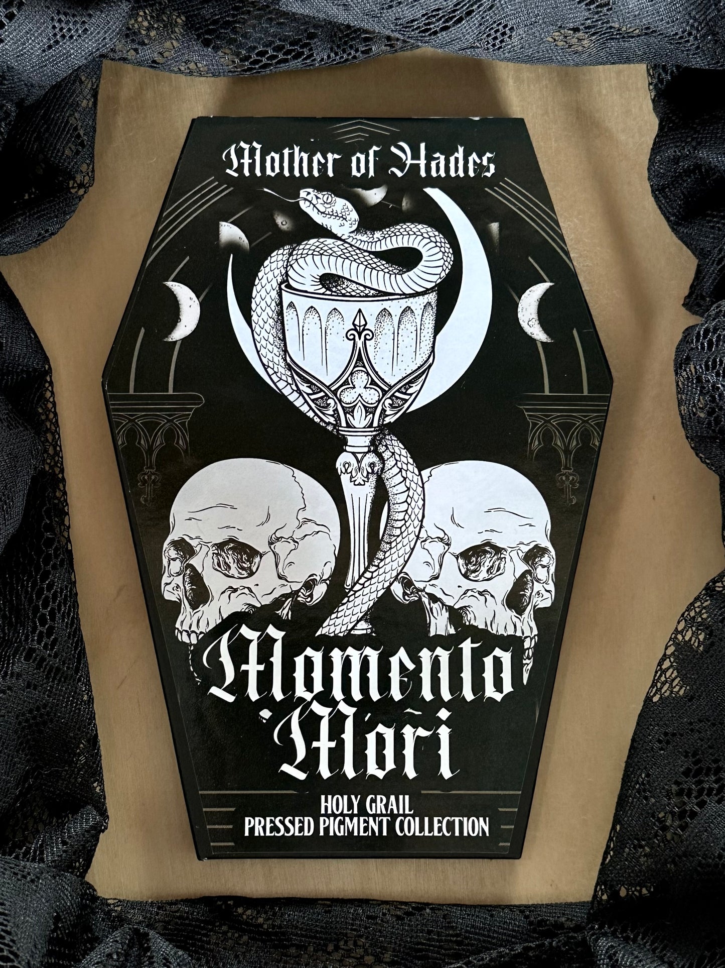 HOLY GRAIL - Momento Mori Coffin eyeshadow palette