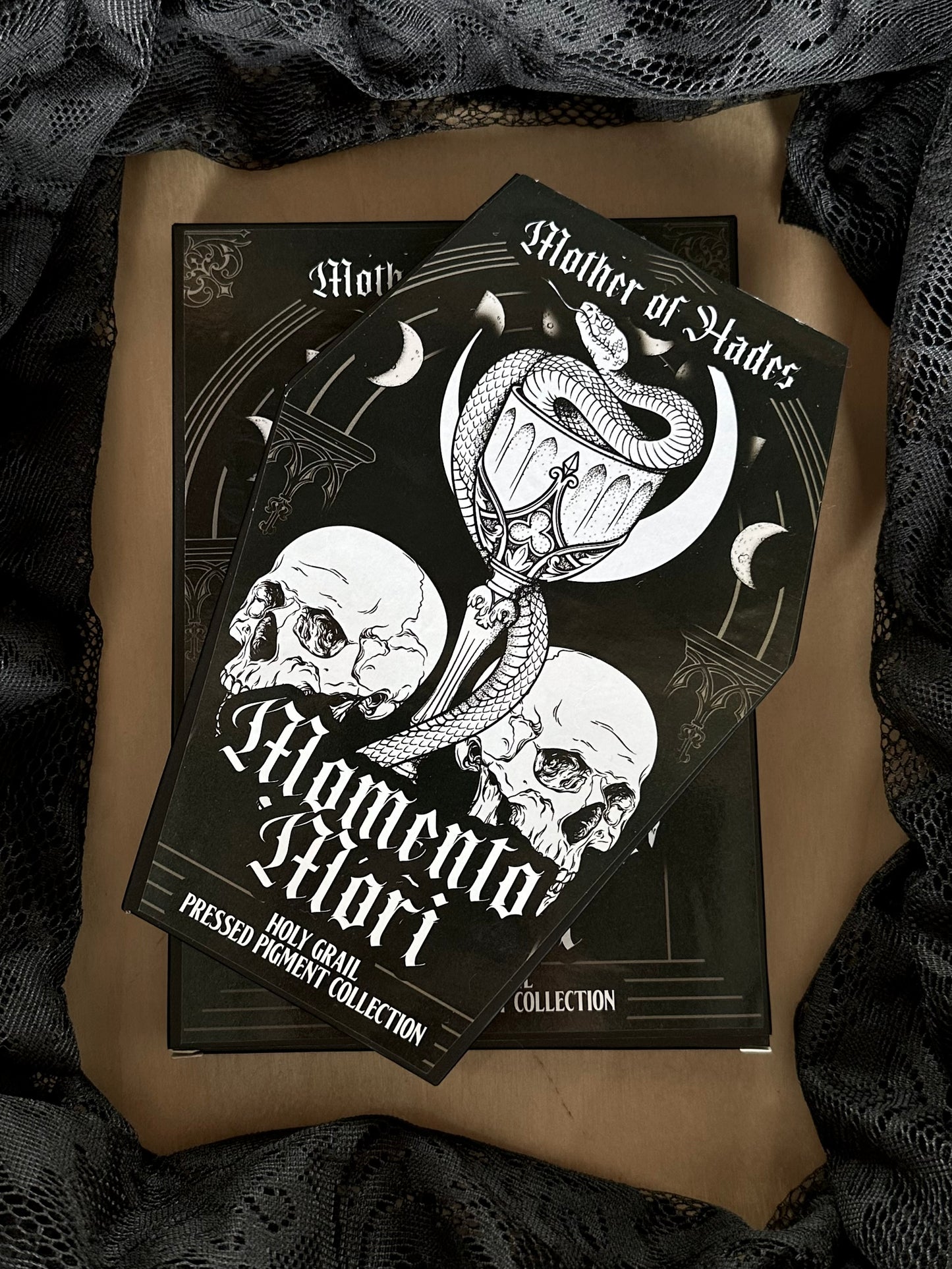 HOLY GRAIL - Momento Mori Coffin eyeshadow palette