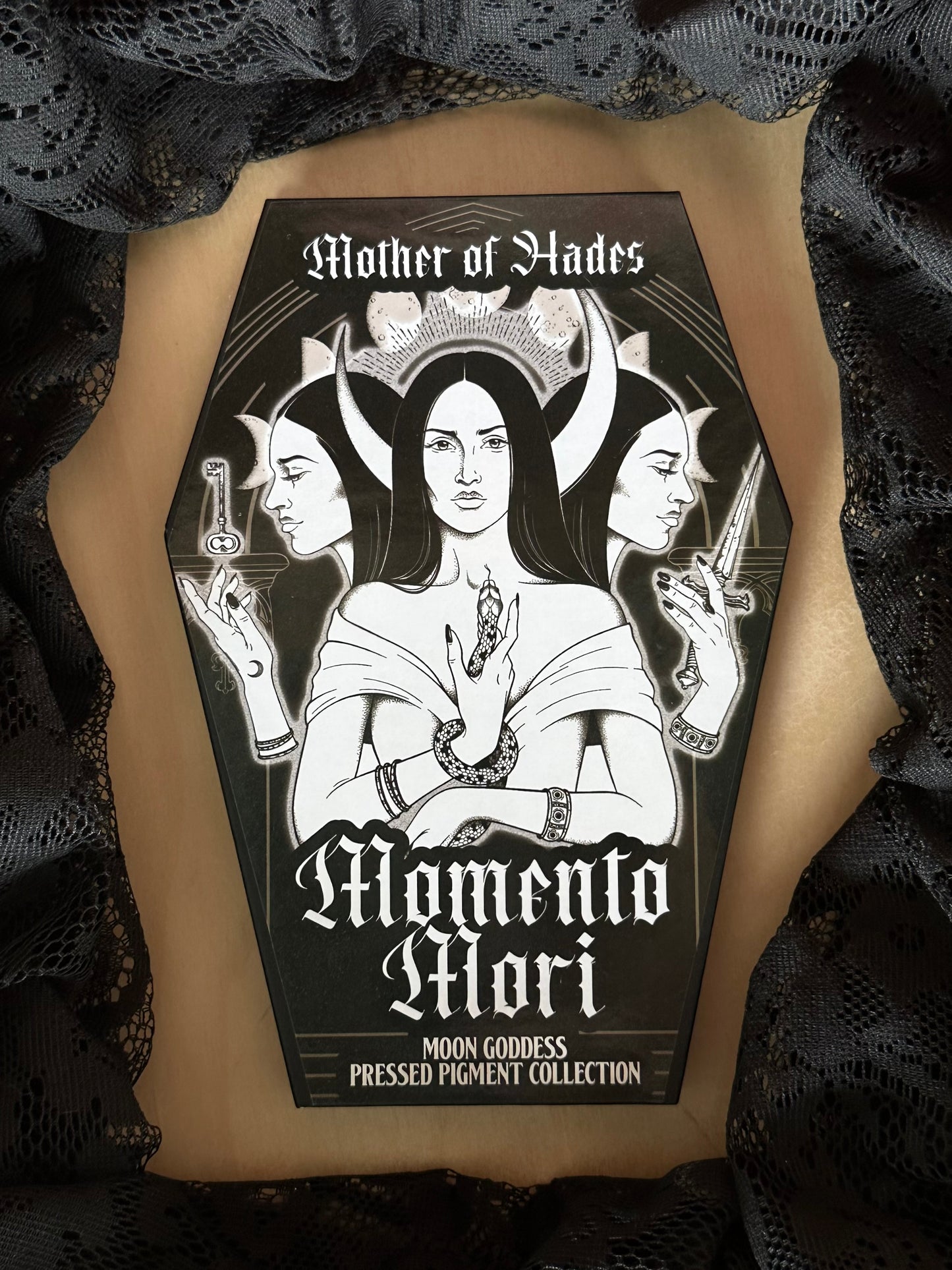 MOON GODDESS - Momento Mori Coffin eyeshadow palette