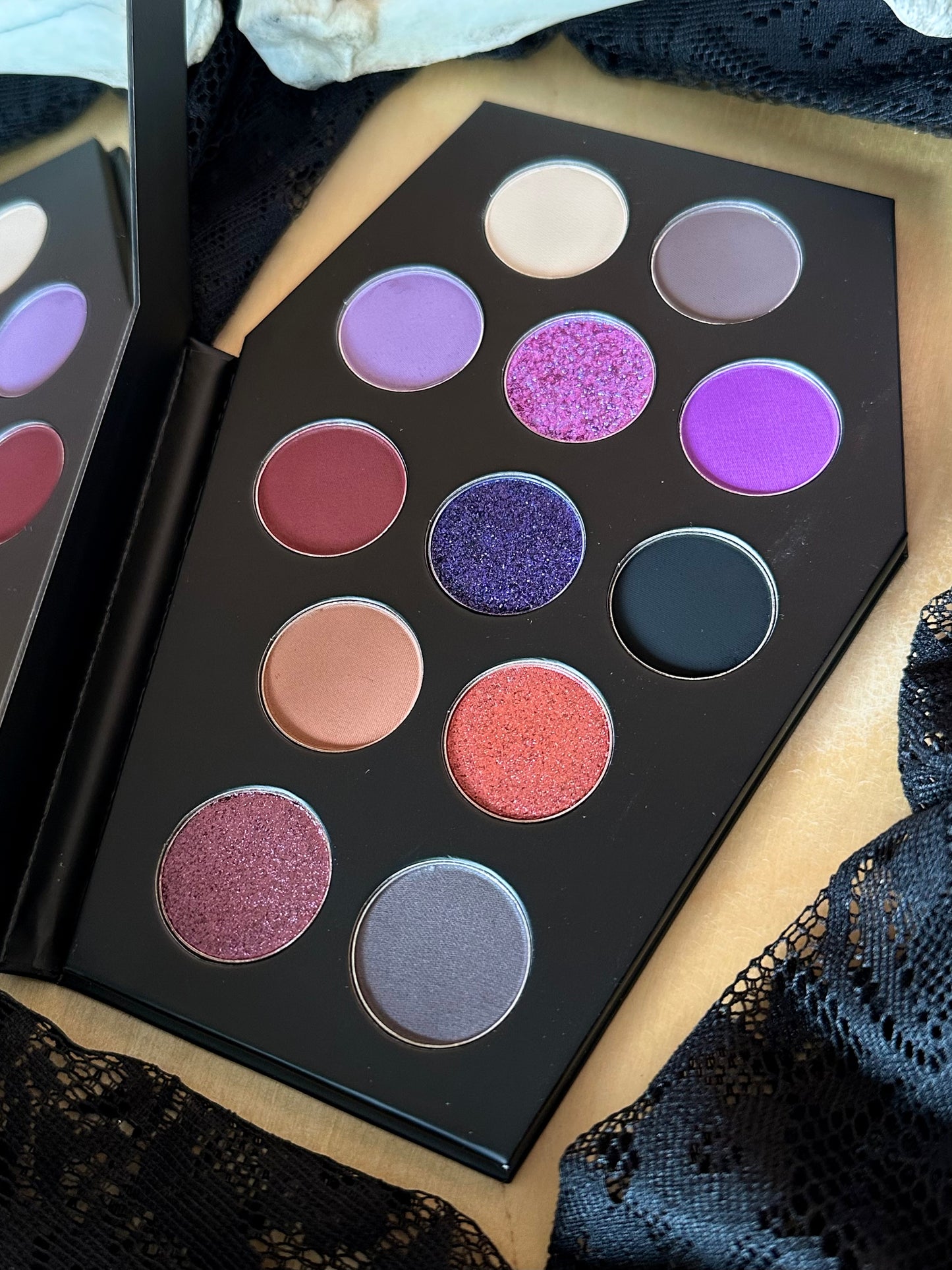 MOON GODDESS - Momento Mori Coffin eyeshadow palette