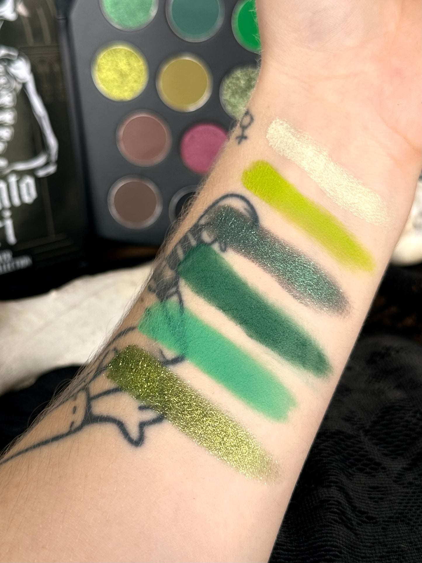 TOGETHER FOREVER- Momento Mori Coffin eyeshadow palette