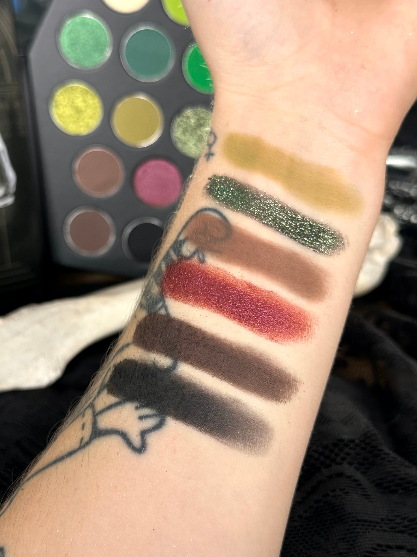 TOGETHER FOREVER- Momento Mori Coffin eyeshadow palette