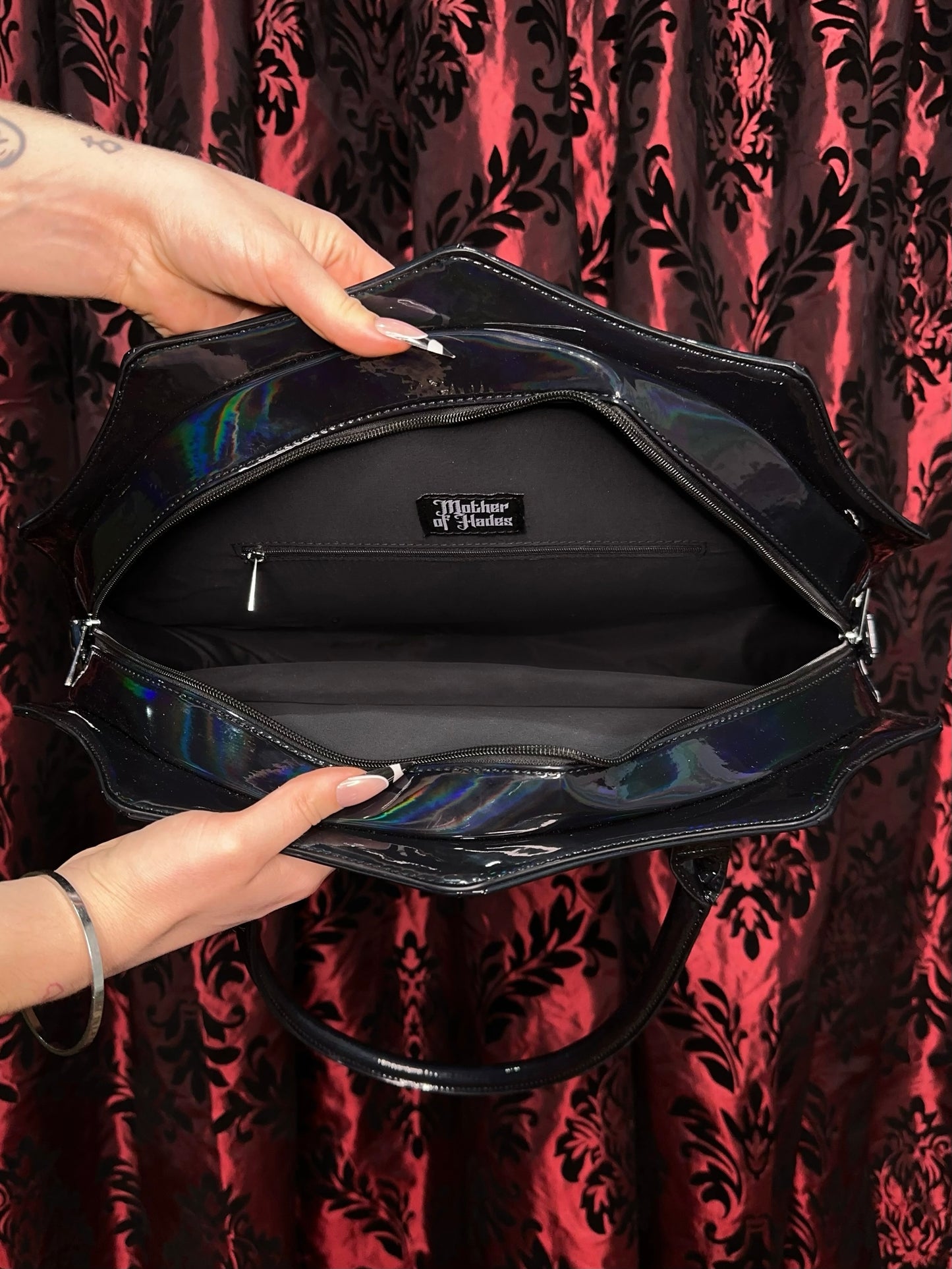 BLACK WIDOW  - Mother Of Hades Shoulder Bag (black)