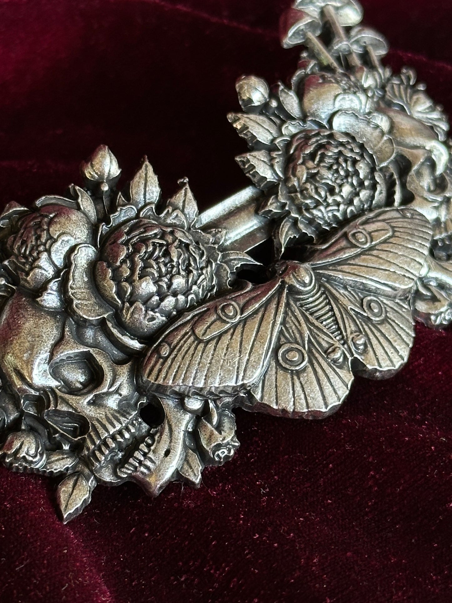 CEMETERY GARDEN HAIR CLASP - Mother of Hades Romantacy