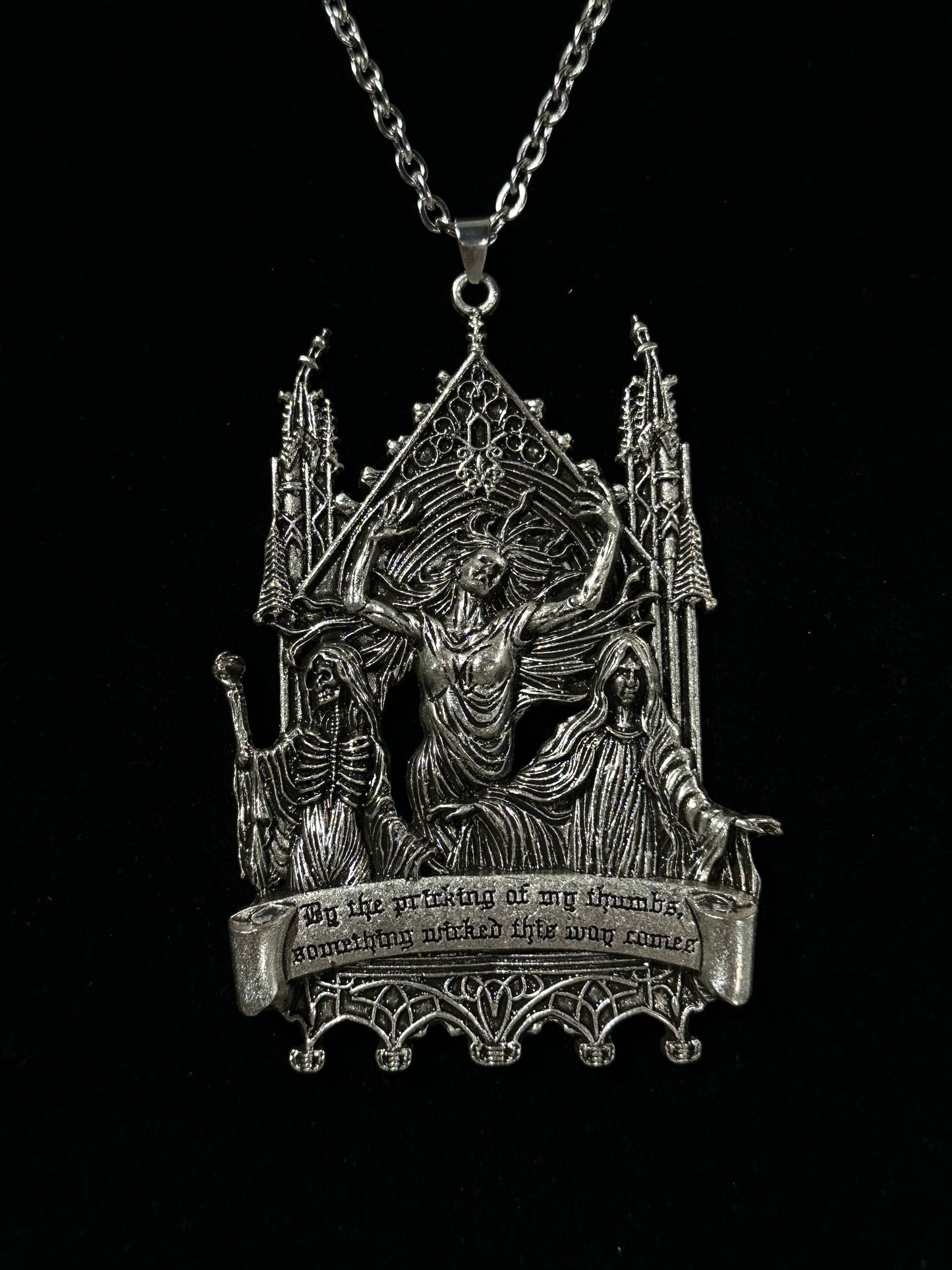 MACBETH - Mother of Hades X vampire freaks Cast Necklace