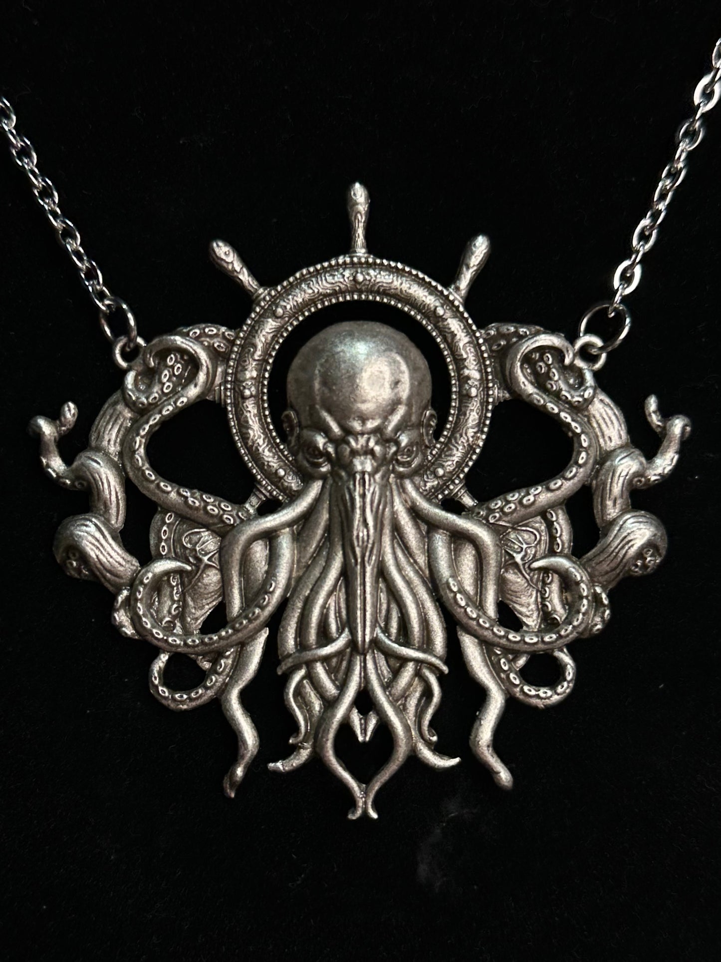 WHAT'S KRAKEN -  Mother of Hades cthutlhu Necklace