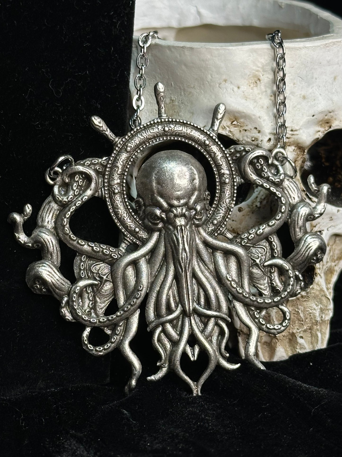 WHAT'S KRAKEN -  Mother of Hades cthutlhu Necklace