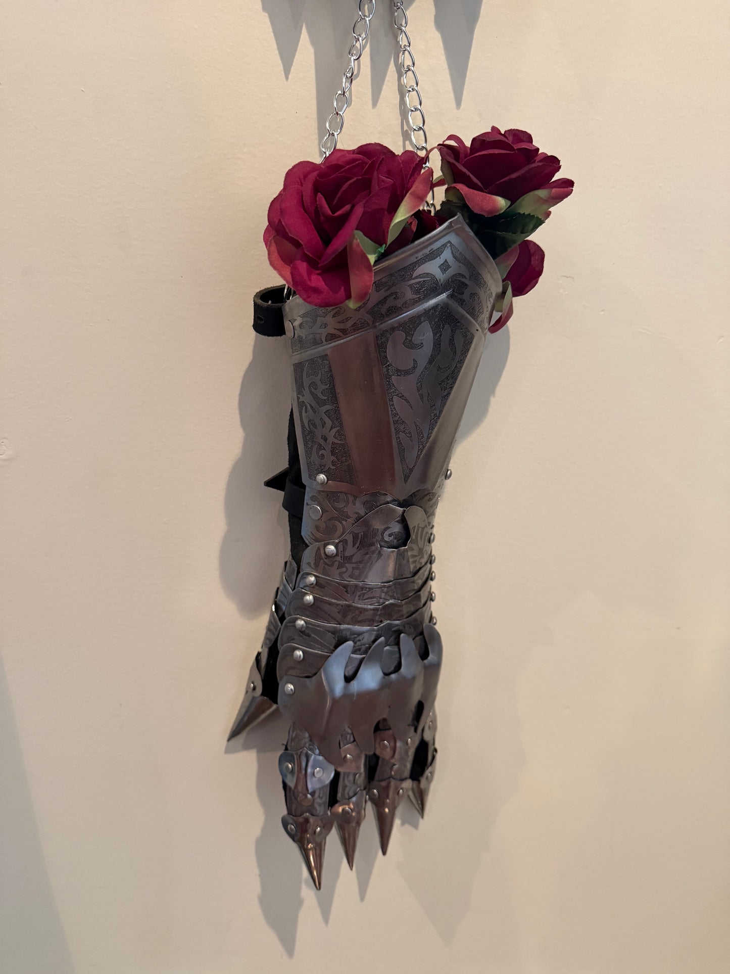 PRE SALE GAUNTLET - dry wall vase