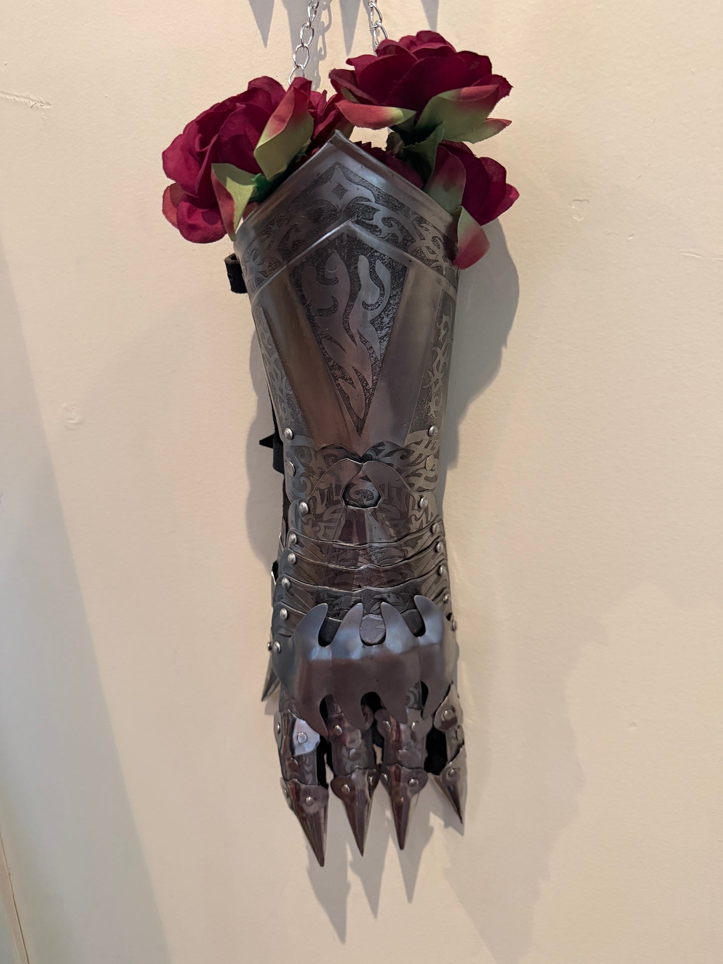 PRE SALE GAUNTLET - dry wall vase