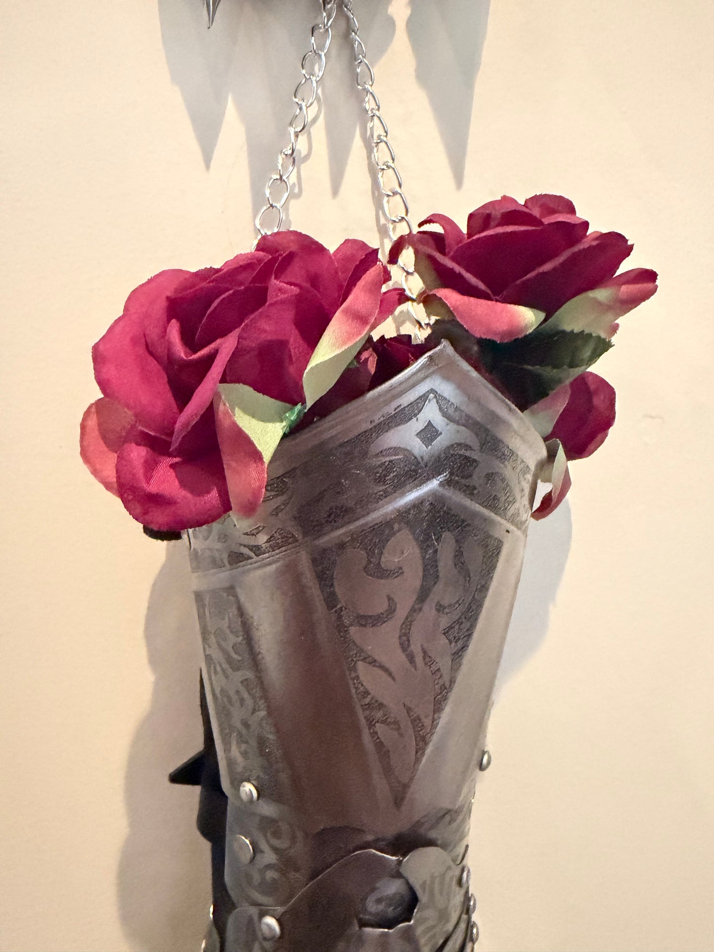 PRE SALE GAUNTLET - dry wall vase