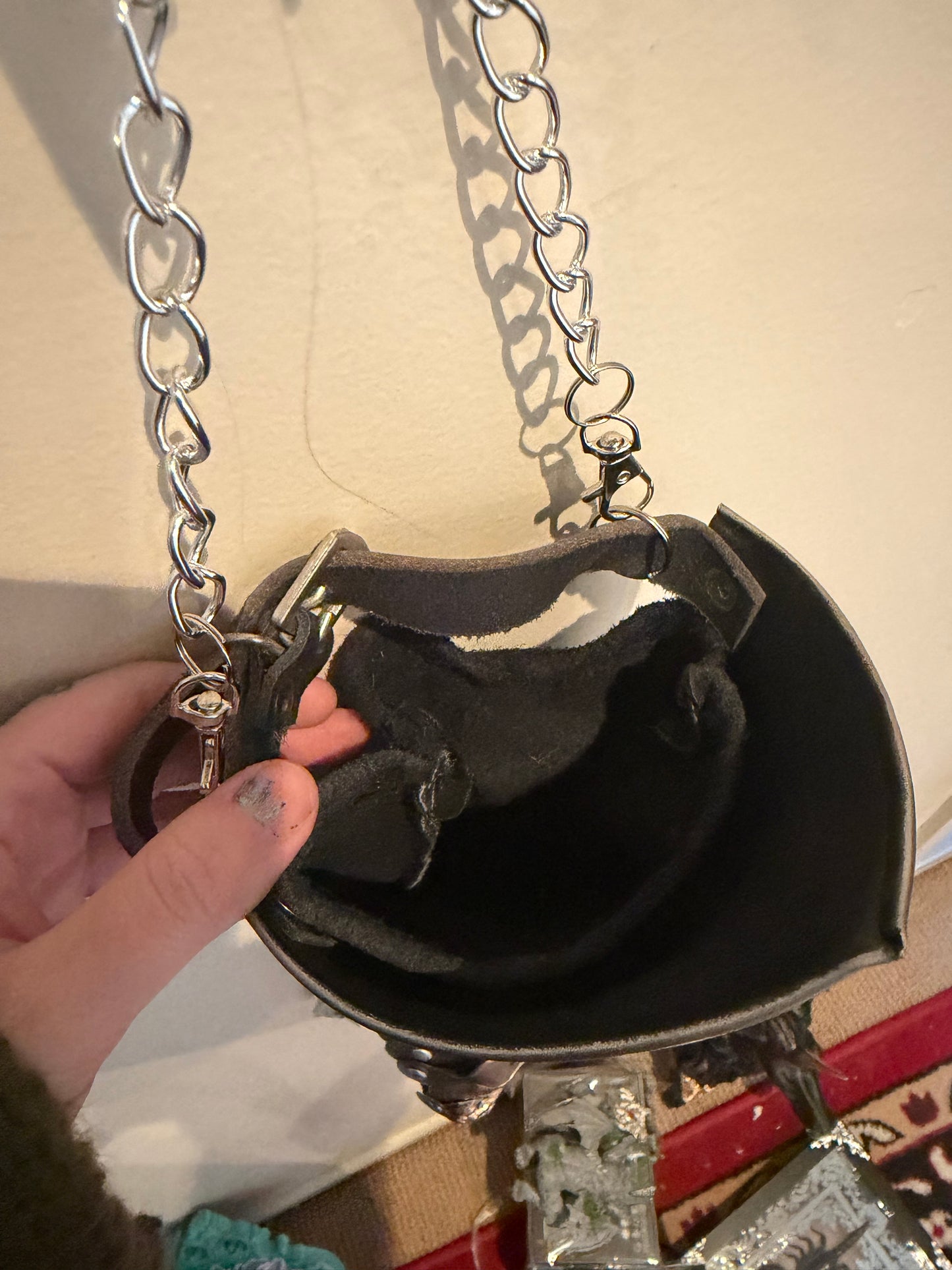 PRE SALE GAUNTLET - dry wall vase