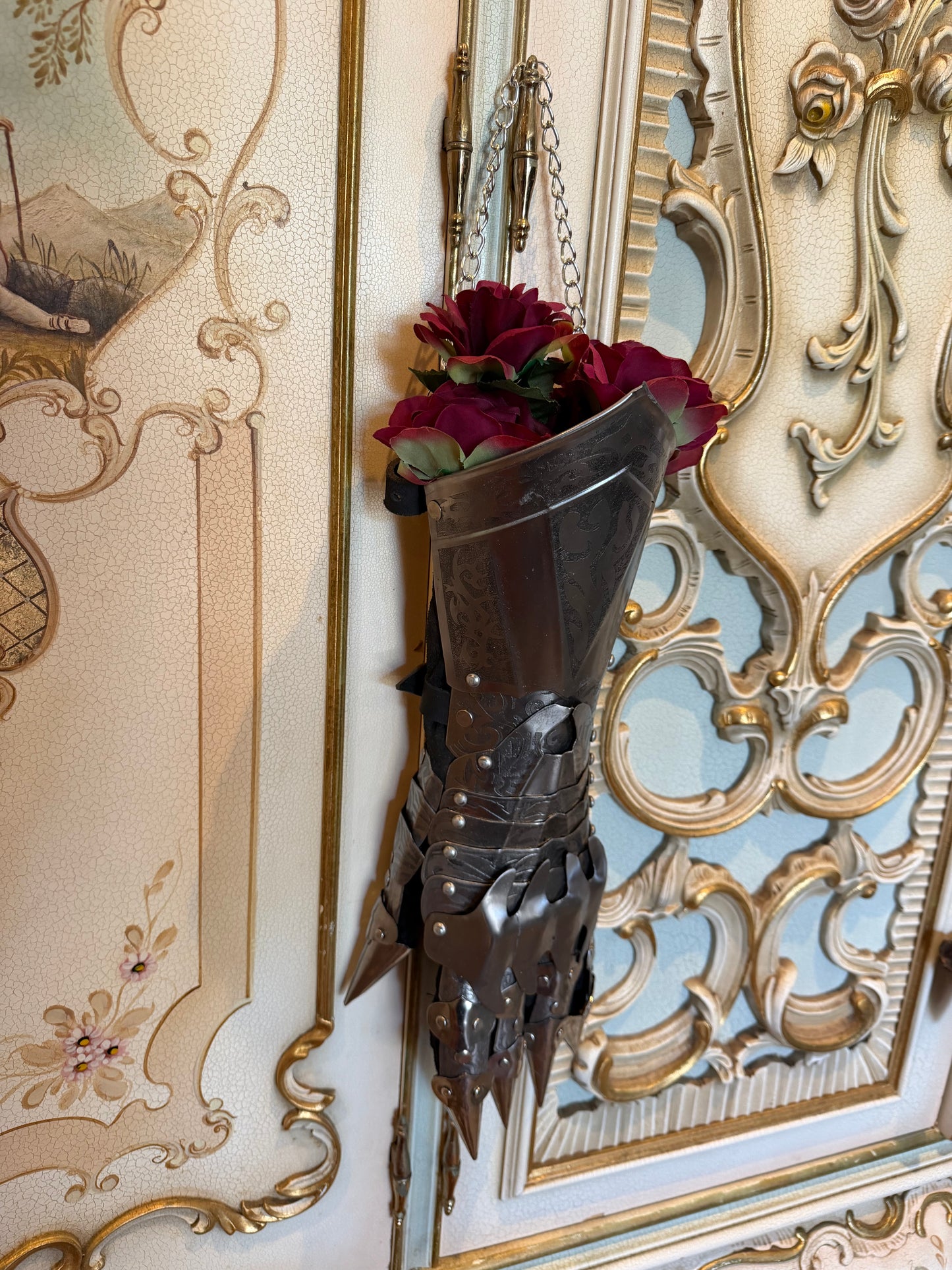 PRE SALE GAUNTLET - dry wall vase