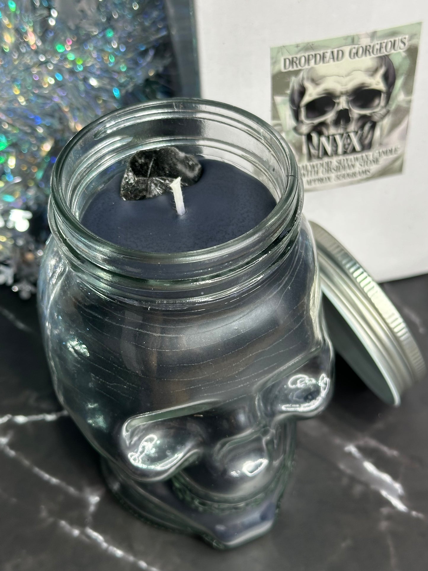 NYX - Sandalwood crystal skull head soy candle